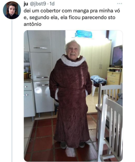 Dei um cobertor para a minha vó e ela ficou a cara do Santo Antônio